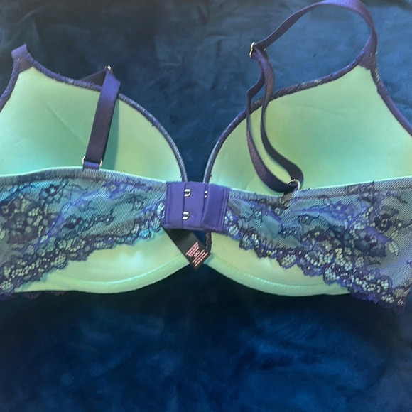 Victoria's Secret Purple Lace Bra with Molded Cups - Picture 4 of 6